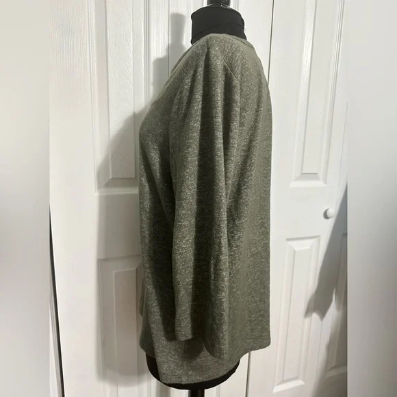 🦋 NWOT Women’s Chicos 3/4 sleeve top COMFY - Picture 10 of 10